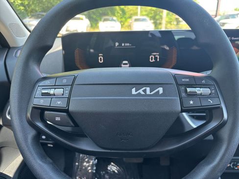 Used 2025 Kia K4 FWD image 27