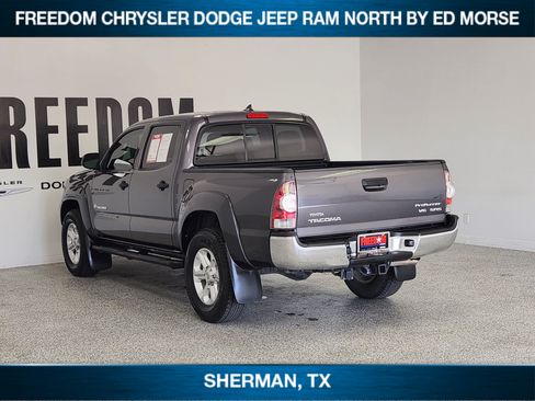 Used 2015 Toyota Tacoma PreRunner w/ SR5 Package RWD image 3