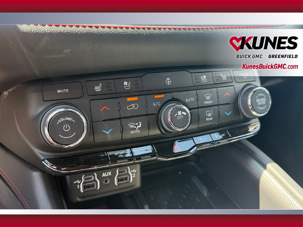 Used 2025 Dodge Durango R/T AWD/4WD image 28