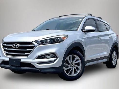 Used 2017 Hyundai Tucson SE Plus AWD/4WD image 2