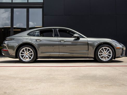 Certified 2025 Porsche Panamera image 12