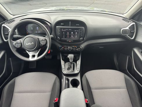 Used 2024 Kia Soul LX w/ Option Group 015 FWD image 10
