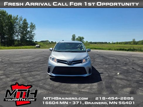 Used 2020 Toyota Sienna LE FWD image 3