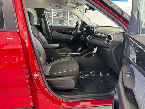 Used 2026 Chevrolet TrailBlazer LT w/ LT Cold Weather Package FWD image 14
