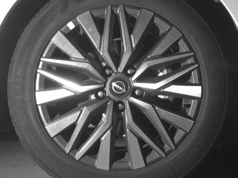 Used 2025 Nissan Altima 2.5 SV image 13