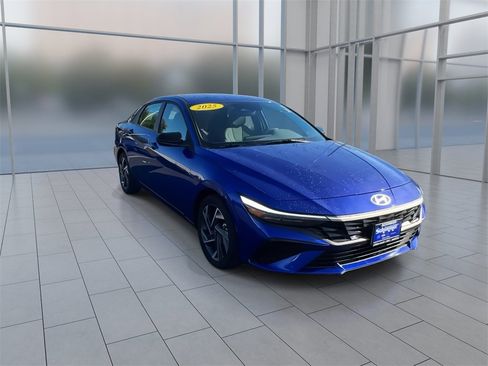 Certified 2025 Hyundai Elantra Sport image 2