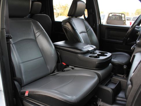 Used 2024 RAM 2500 Tradesman w/ Chrome Appearance Group image 34