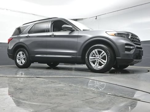 Used 2023 Ford Explorer XLT w/ Equipment Group 202A RWD image 31