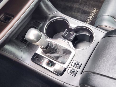 Used 2017 Toyota Highlander XLE image 18