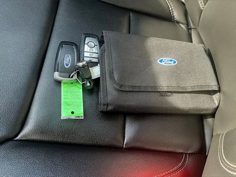 Used 2021 Ford Explorer XLT w/ Equipment Group 202A image 11