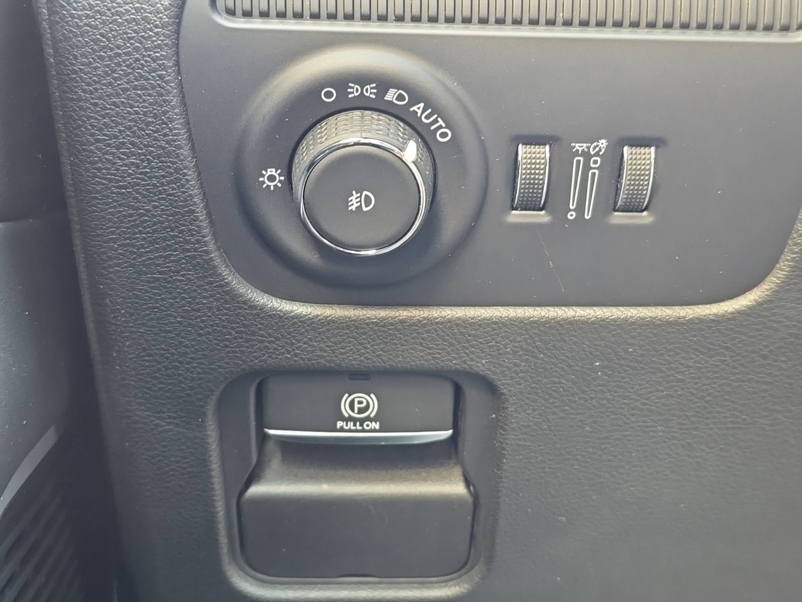 Used 2025 Jeep Wagoneer 4WD image 17