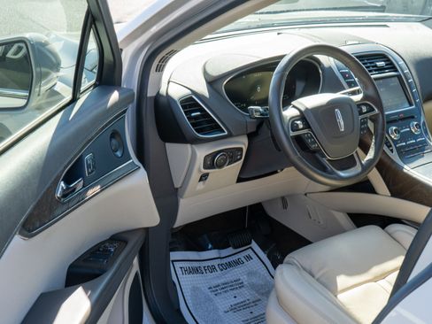 Used 2020 Lincoln Nautilus Reserve w/ Equipment Group 201A image 10