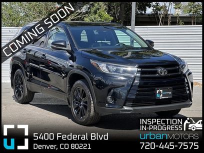 Used 2019 Toyota Highlander SE w/ Nightshade Edition
