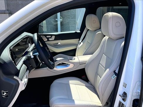 Used 2025 Mercedes-Benz GLS 450 4MATIC image 27