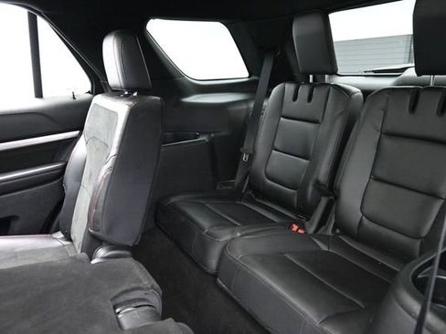 Used 2019 Ford Explorer XLT w/ Equipment Group 202A FWD image 27