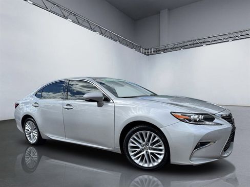 Used 2016 Lexus ES 350 w/ Luxury Package w/Wood Trim image 14