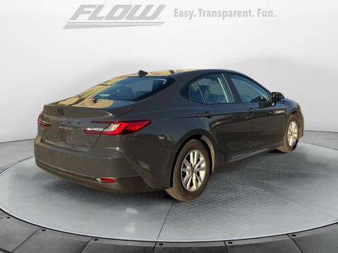 Used 2025 Toyota Camry LE image 7