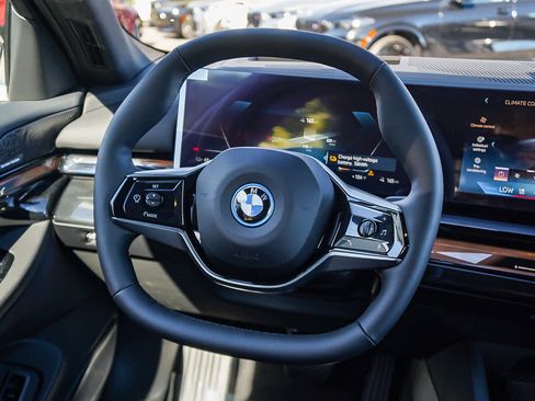 New 2026 BMW i5 eDrive40 w/ Premium Package image 15