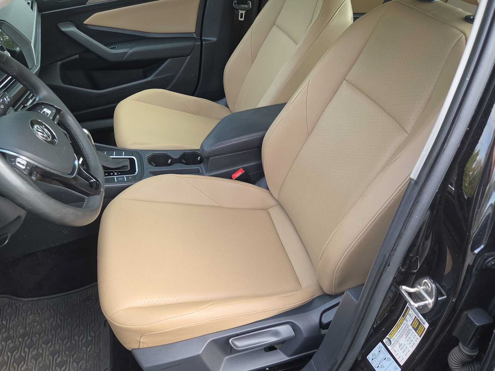 Used 2020 Volkswagen Jetta SE w/ SE Cold Weather Package FWD image 16