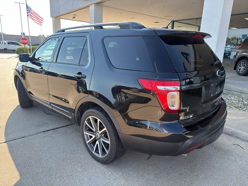 Used 2015 Ford Explorer XLT w/ Equipment Group 202A FWD image 8