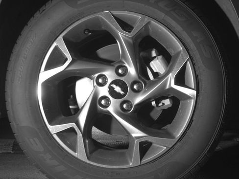Used 2025 Chevrolet Trax LT FWD image 13