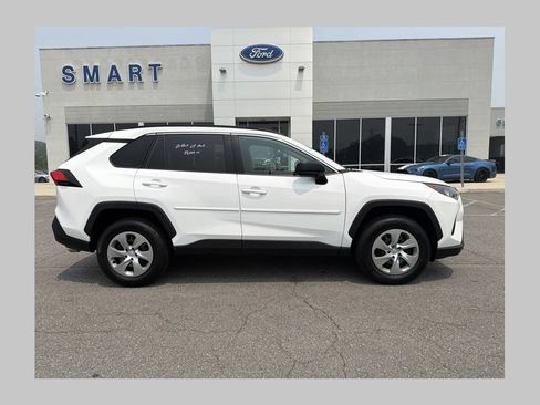 Used 2021 Toyota RAV4 LE AWD/4WD image 1