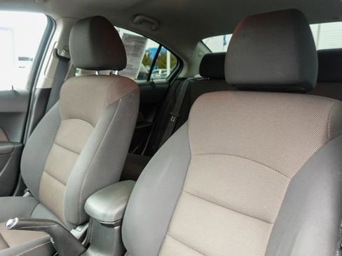 Used 2015 Chevrolet Cruze LT w/ Technology Package image 22