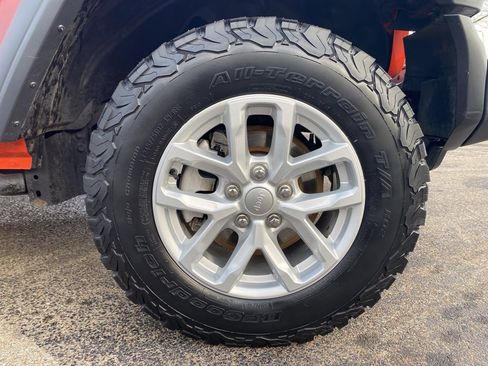 Used 2023 Jeep Wrangler Sport S image 9