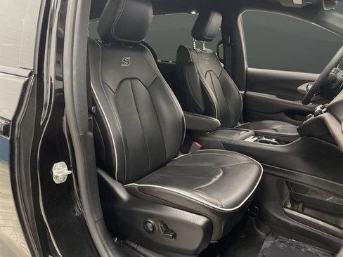 Used 2024 Chrysler Pacifica Limited w/ S Appearance Package image 32