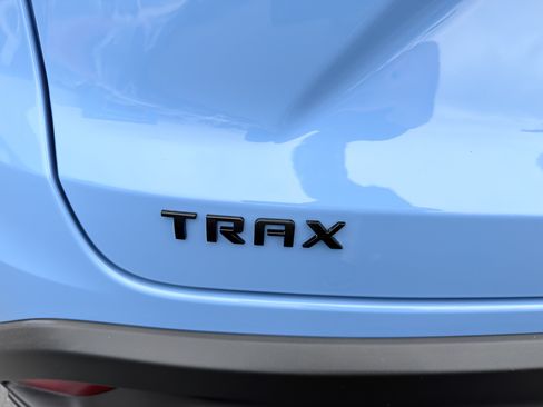 Used 2024 Chevrolet Trax RS FWD image 36