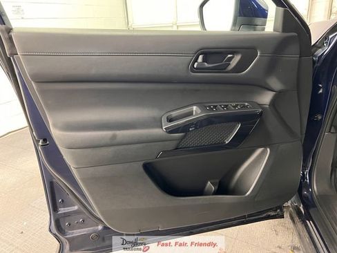 Used 2025 Nissan Pathfinder SV FWD image 28