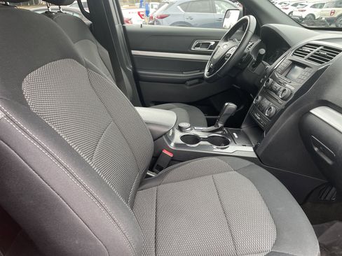 Used 2017 Ford Explorer XLT image 14