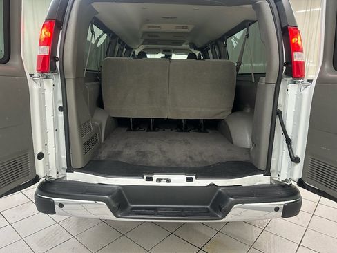 Used 2025 Chevrolet Express 3500 LT w/ LT Preferred Equipment Group RWD image 8