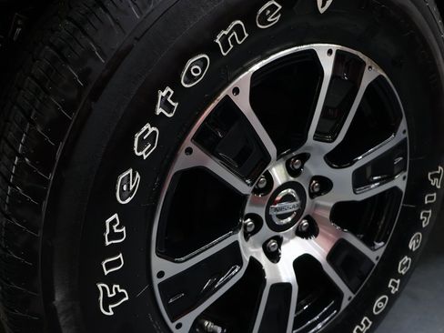 Used 2022 Nissan Titan SV image 29