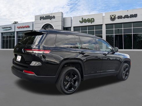 Used 2024 Jeep Grand Cherokee L Limited w/ Black Appearance Package image 3