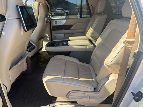Used 2019 Lincoln Navigator L Reserve image 11