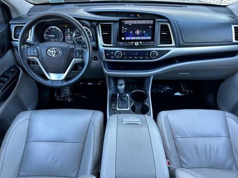 Used 2014 Toyota Highlander XLE w/ Preferred Accessory Package image 12