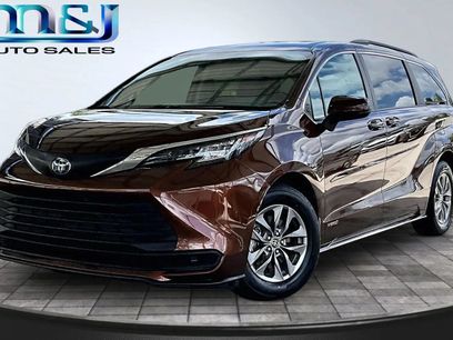 Used 2021 Toyota Sienna LE