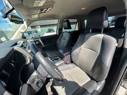 Used 2017 Toyota 4Runner SR5 Premium AWD/4WD image 8