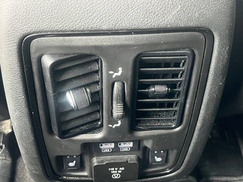 Used 2021 Dodge Durango R/T w/ Technology Group RWD image 18