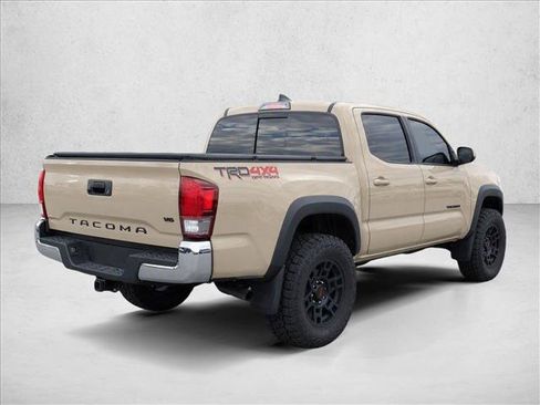Used 2017 Toyota Tacoma TRD Off-Road AWD/4WD image 7