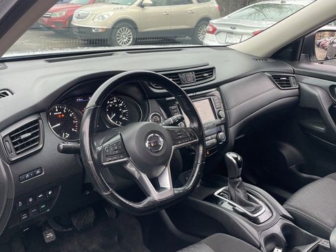 Used 2020 Nissan Rogue SV image 6