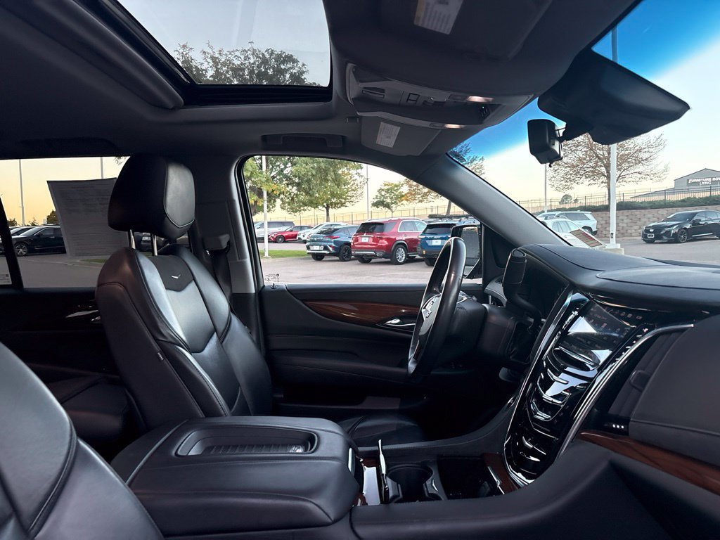 Used 2019 Cadillac Escalade Luxury AWD/4WD image 27