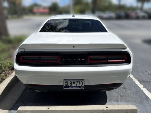 Used 2022 Dodge Challenger SXT RWD image 5