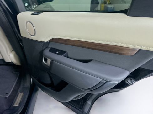 Used 2019 Land Rover Discovery HSE image 33