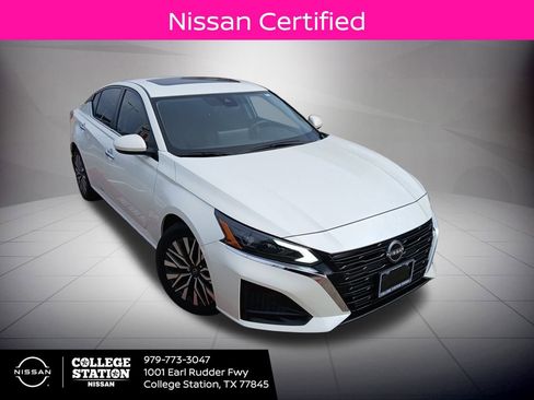 Certified 2023 Nissan Altima 2.5 SV w/ SV Premium Package image 1
