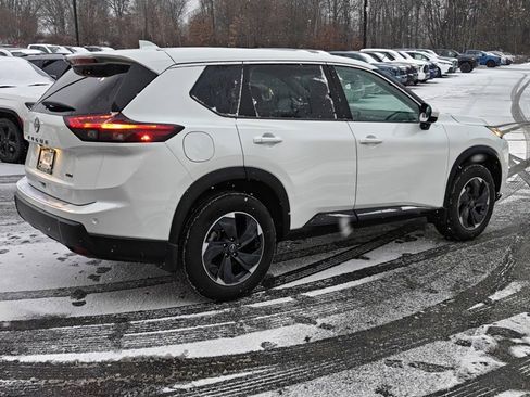 Used 2026 Nissan Rogue SV image 2