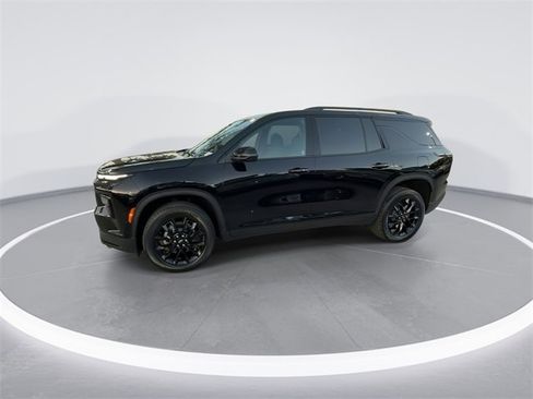 Used 2026 Chevrolet Traverse LT w/ Midnight/Sport Edition image 4