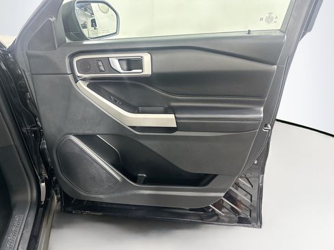 Used 2022 Ford Explorer XLT w/ Equipment Group 202A RWD image 33