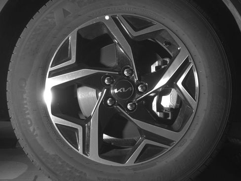 Used 2025 Kia Sportage LX image 13